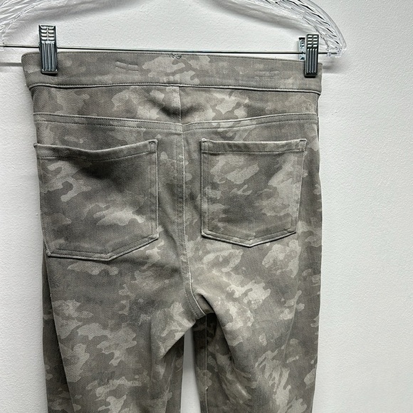 Spanx Ankle Jean-ish Leggings Pants Pull On Stone Wash Camo Camouflage Small - Picture 6 of 9